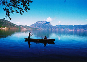 九鲤溪峡谷竹筏漂流