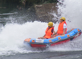猿人山峡谷漂流