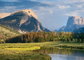 拉市海西湖马场