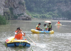 关山峡谷漂流