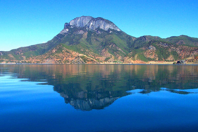 格姆女神山旅游