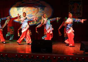 东纳餐饮演艺中心