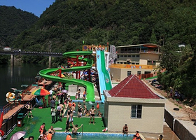 陡水湖漂流乐园