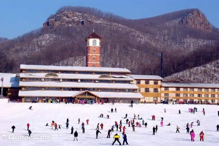 凤凰山滑雪场旅游