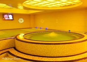 亚丁海湾温泉水疗