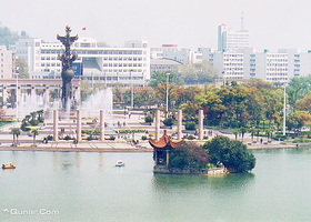 鸠兹广场（镜湖区）