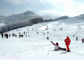 唐回滑雪场