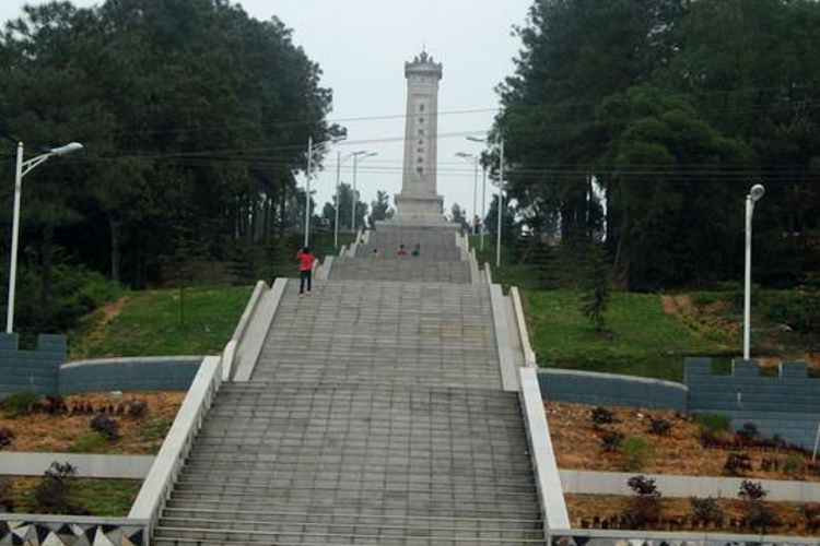 革命烈士纪念碑旅游