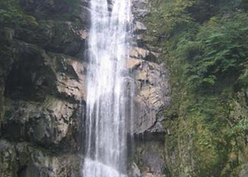飞鸣瀑