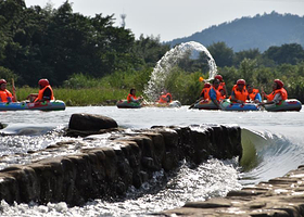 安吉引龙峡漂流