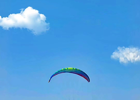 成都漫步云端滑翔伞飞行基地