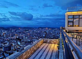 东兴华美达龙腾阁观景平台