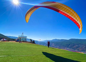 长沙石燕湖滑翔伞基地