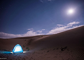 一路行沙漠露营地