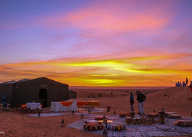 鸣沙山漠语山房野奢露营地