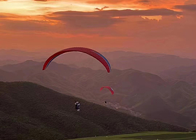 宣城月亮湾滑翔伞飞行营地