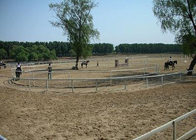 跑马场