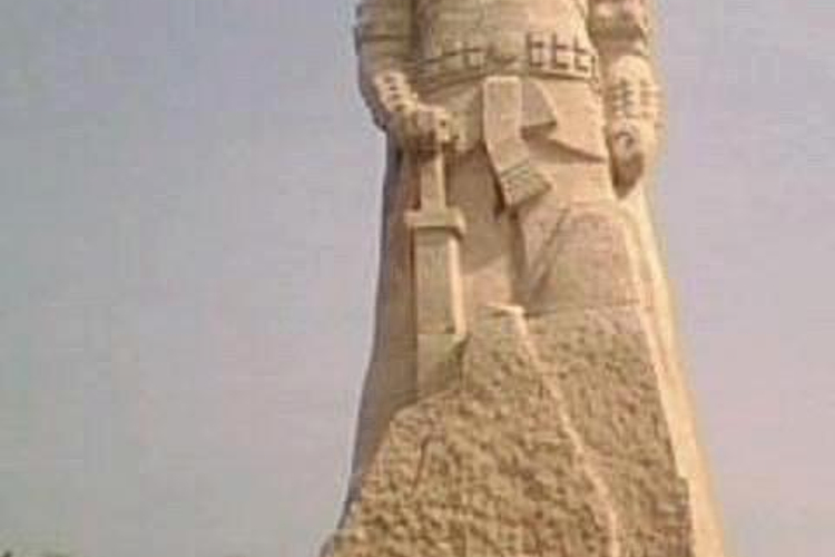 张秀眉塑像旅游