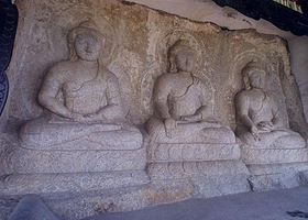 藏传佛教三世佛石雕造像