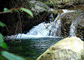 灵龙峡大拐弯生态旅游区
