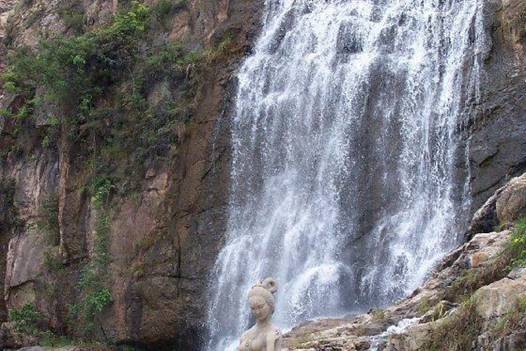 芙蓉飞瀑旅游