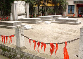 “一二一”四烈士墓