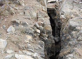 富蕴地震断裂带