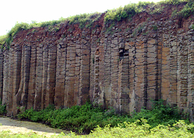 玄武岩柱石