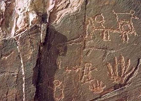 渣日木胜土岩画