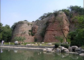 卧龙崖会龙寺遗址