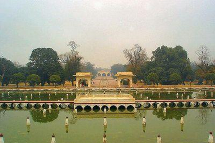 夏利玛公园旅游