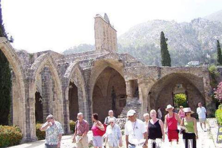 贝拉佩斯修道院旅游