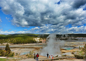 黄石公园间歇喷泉区