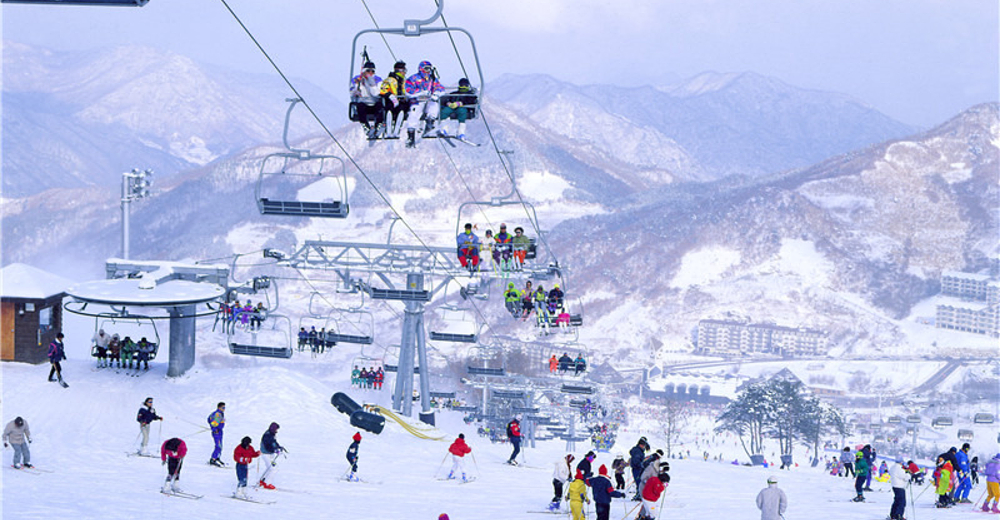 亚布力新体委滑雪场不限时滑雪票(不含雪服雪镜含雪板雪鞋雪仗)