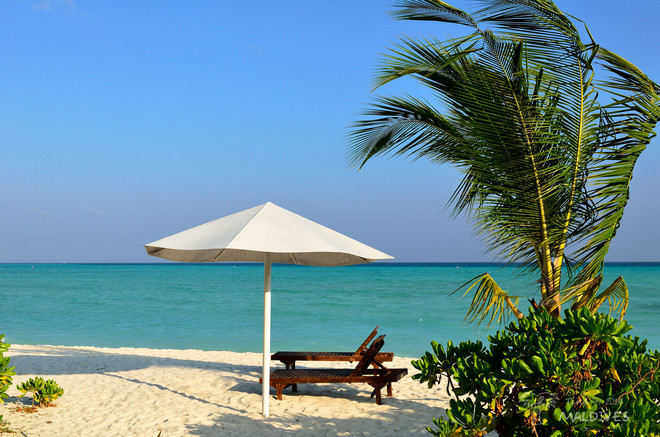  超值> 马尔代夫7日游 西安直飞 阿雅达岛 赤着一双脚在细白沙滩上