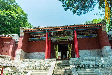 「当季好玩」赠口罩 全程0购物「少华山 挑战惊险玻璃栈道 潜龙寺祈福