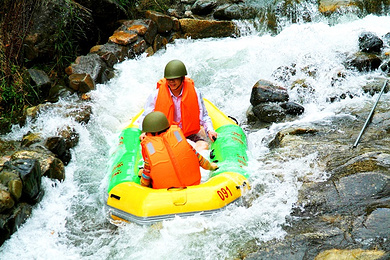丹东九水峡漂流一日游_宽甸刺激漂流_天天发团周末不加价